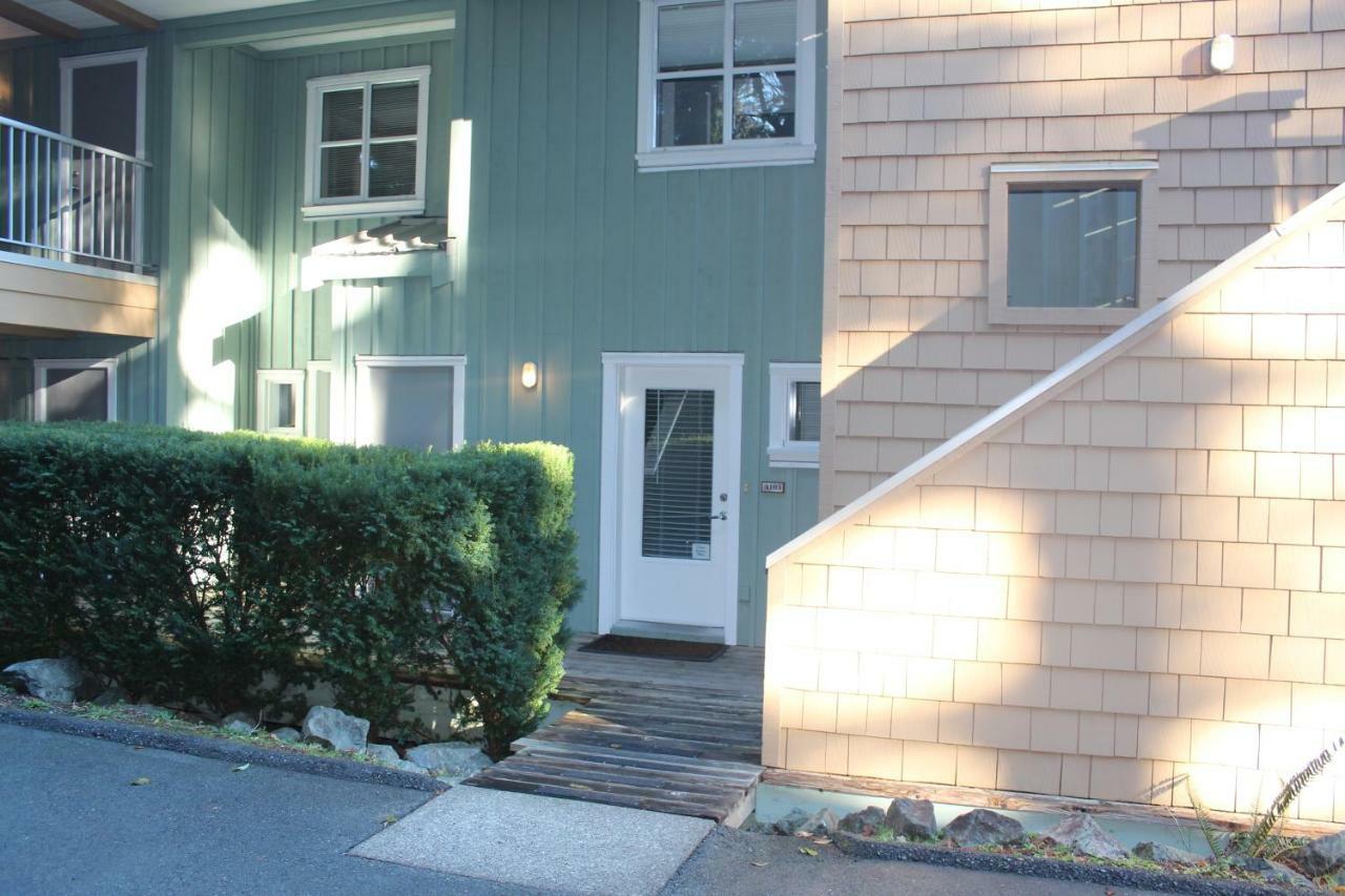 Siennas Harbour House Apartment Tofino Exterior photo